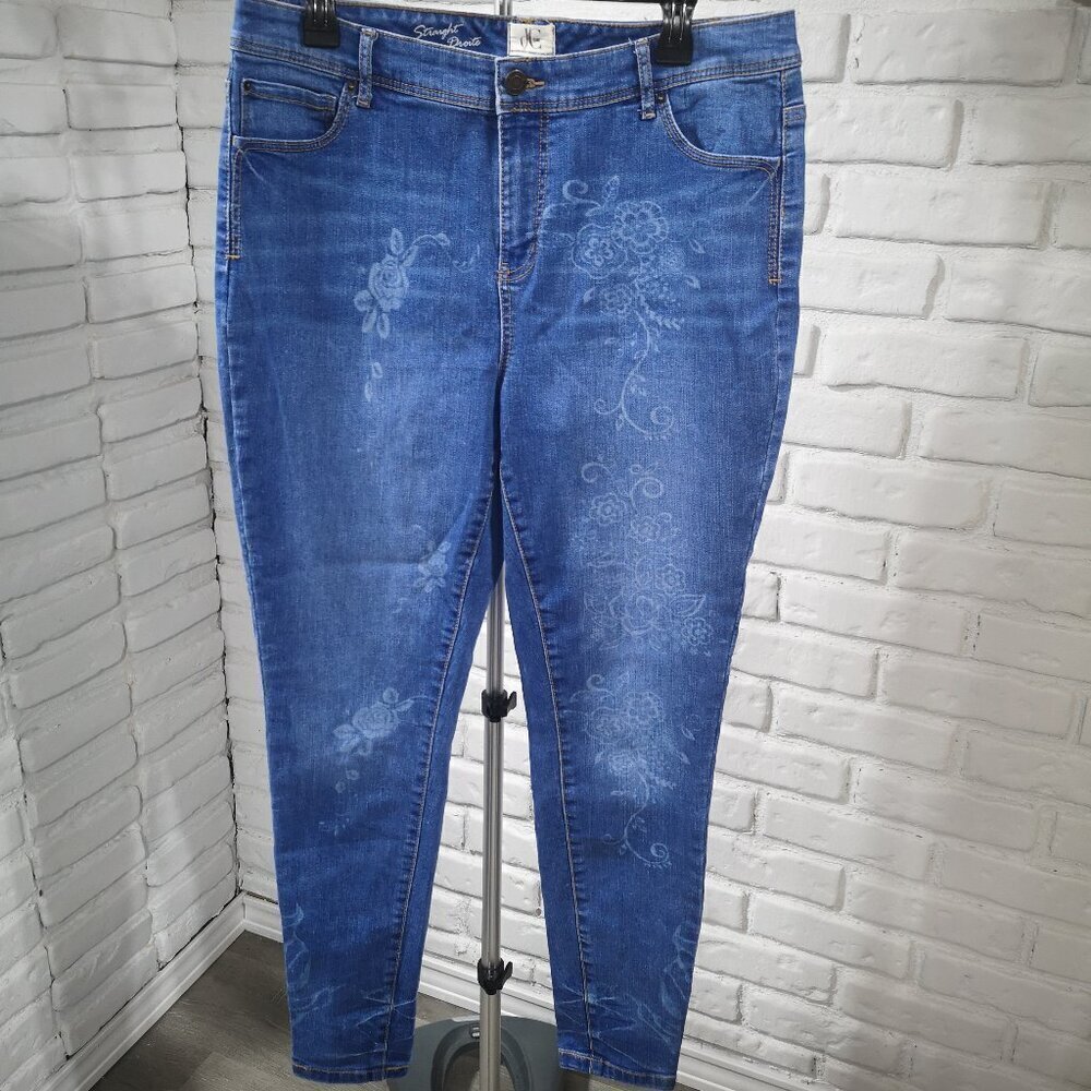 D/C Jeans Ladies Size 16 Straight Medium Wash Blue Jeans